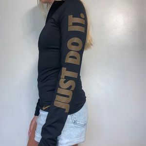 Black nike quarter zip - size M